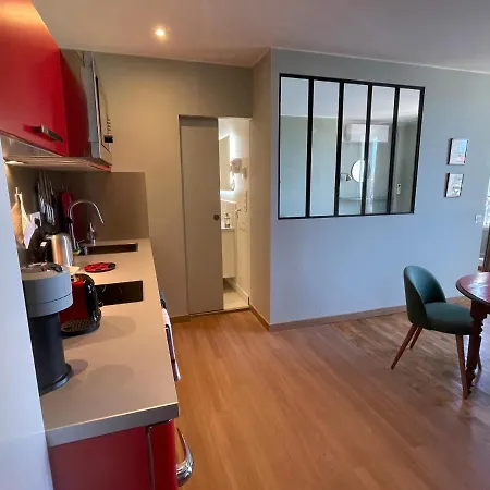 Appartement mignon calme douillet ascenseur clim étage élevé proche parking et toutes commodités au coeur du Toulon historique Esterno foto