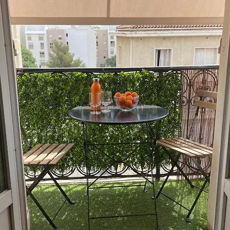 Appartement mignon calme douillet ascenseur clim étage élevé proche parking et toutes commodités au coeur du Toulon historique Esterno foto