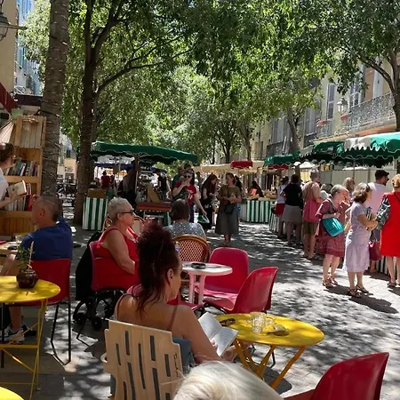 Appartement mignon calme douillet ascenseur clim étage élevé proche parking et toutes commodités au coeur du Toulon historique Esterno foto