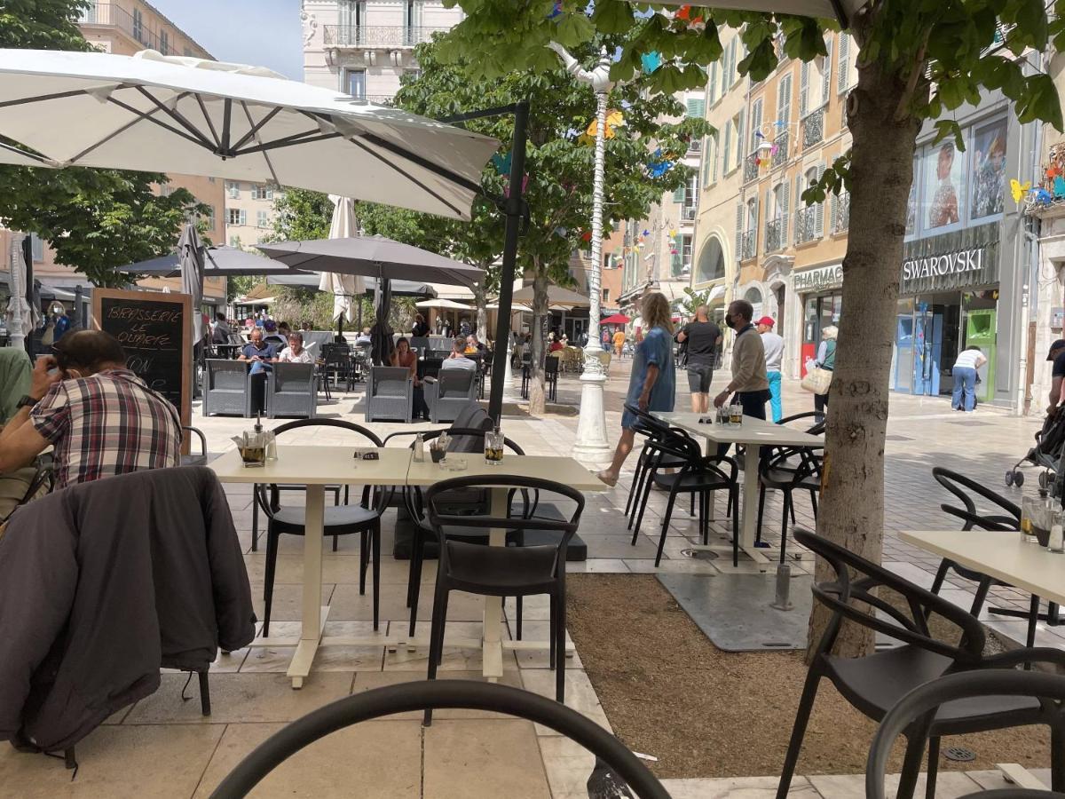 Appartement Mignon Calme Douillet Ascenseur Clim étage élevé Proche Parking Et Toutes Commodités Au Coeur Du Historique Toulon