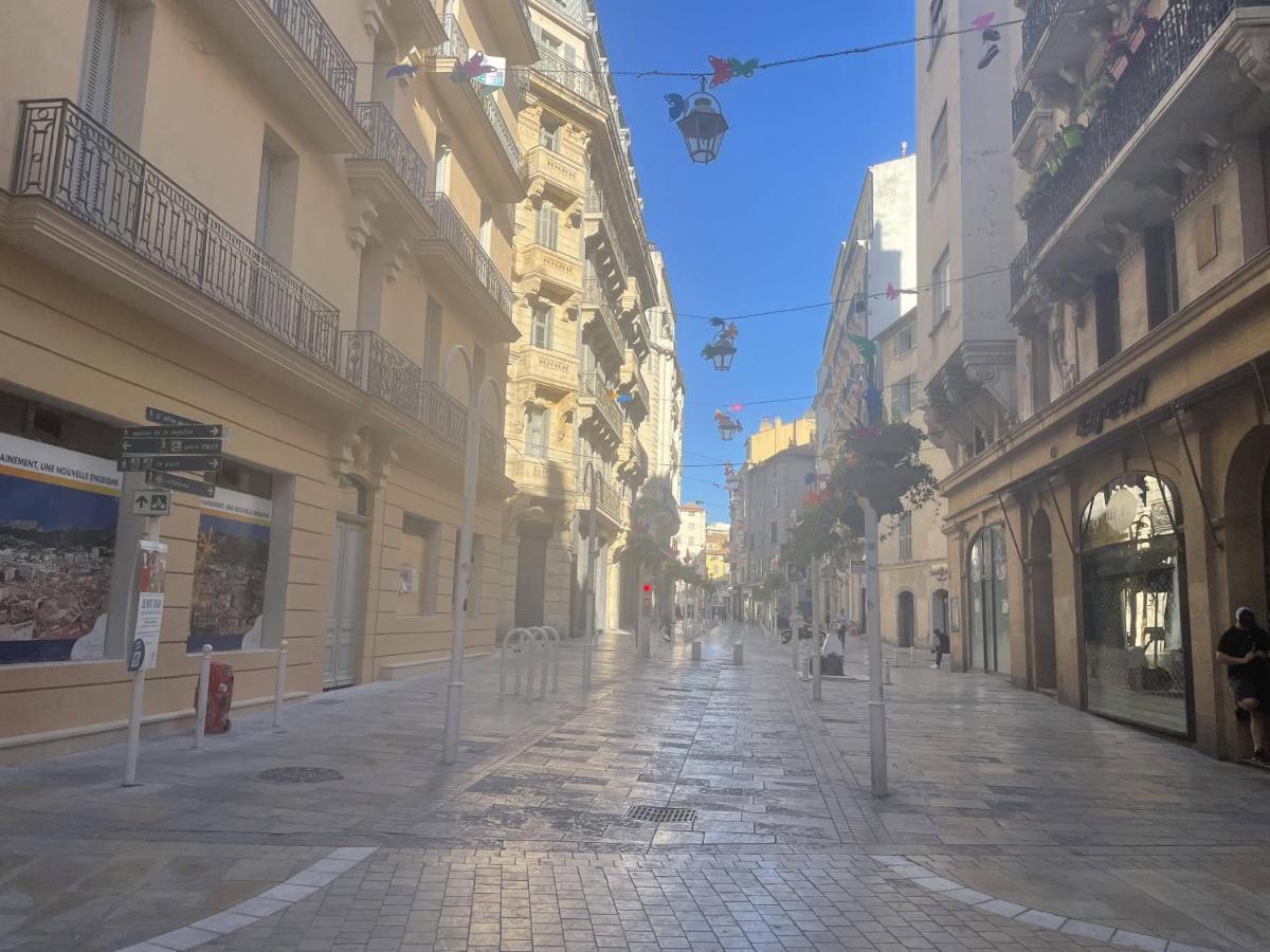 Mignon Calme Douillet Ascenseur Clim étage élevé Proche Parking Et Toutes Commodités Au Coeur Du Historique