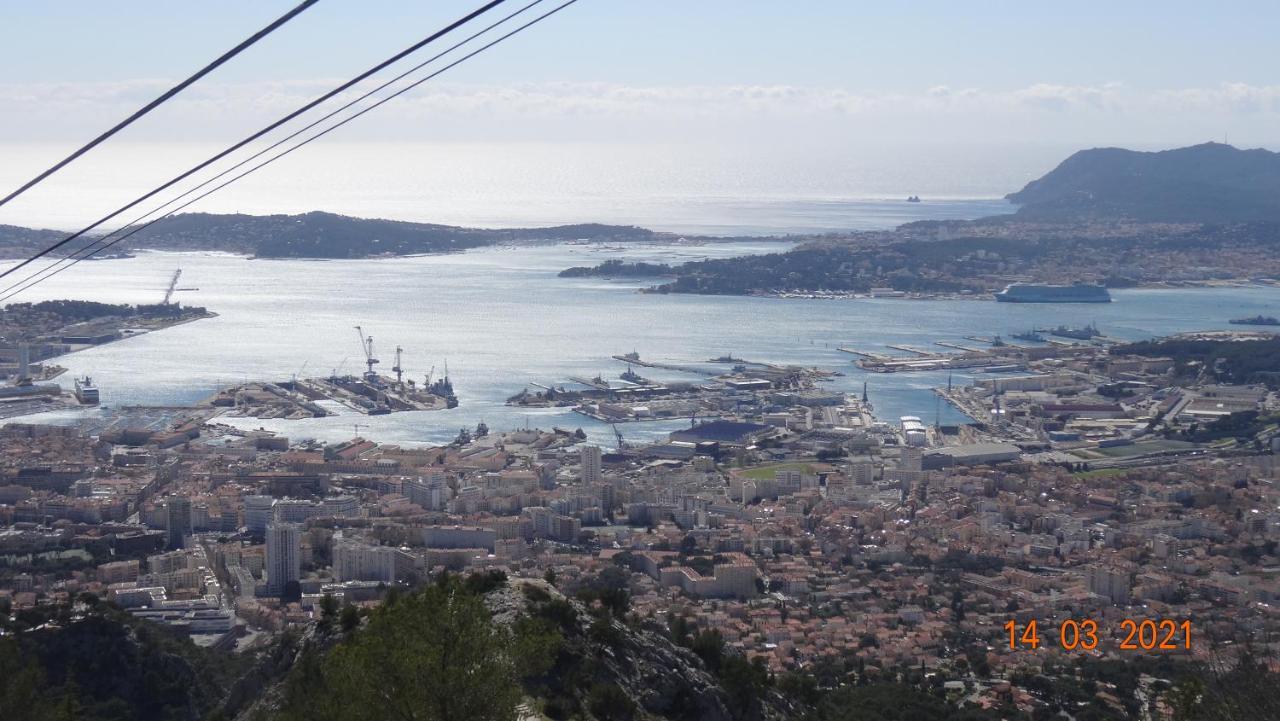 Mignon Calme Douillet Ascenseur Clim étage élevé Proche Parking Et Toutes Commodités Au Coeur Du Historique * Toulon
