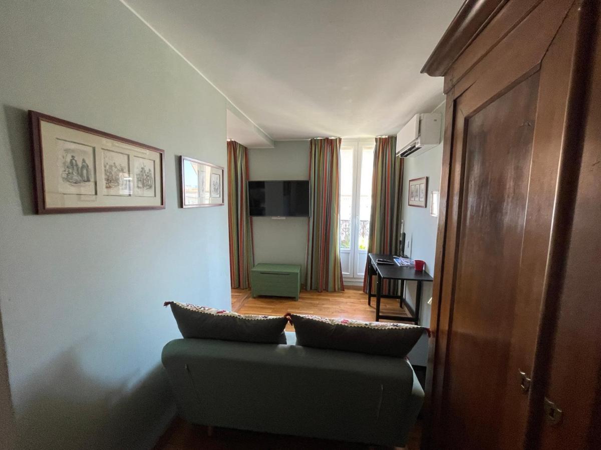 Mignon Calme Douillet Ascenseur Clim Etage Eleve Proche Parking Et Toutes Commodites Au Coeur Du Historique